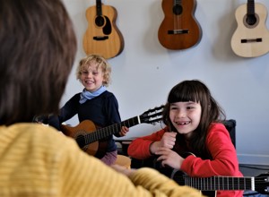 Guitar - med mor eller far Guitar - med mor eller far